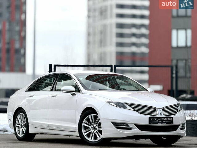Белый Линкольн МКЗ, объемом двигателя 2 л и пробегом 268 тыс. км за 12500 $, фото 1 на Automoto.ua