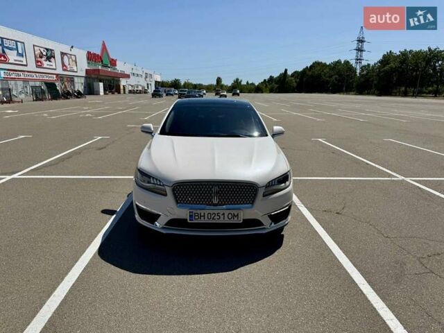 Белый Линкольн МКЗ, объемом двигателя 2 л и пробегом 110 тыс. км за 11500 $, фото 1 на Automoto.ua