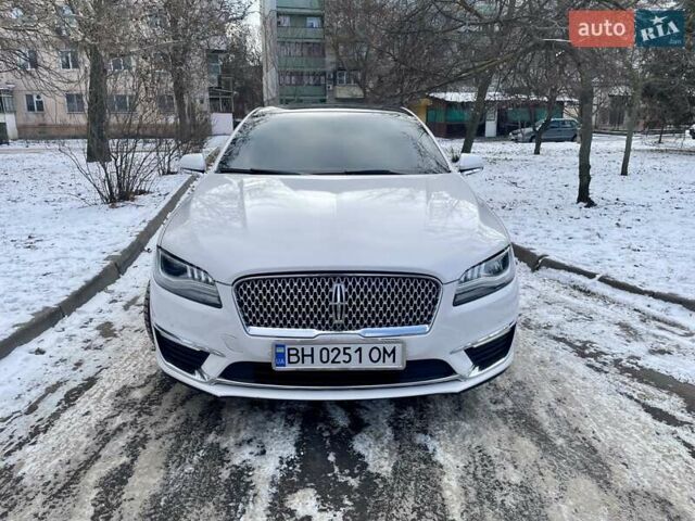 Белый Линкольн МКЗ, объемом двигателя 2 л и пробегом 111 тыс. км за 11700 $, фото 1 на Automoto.ua