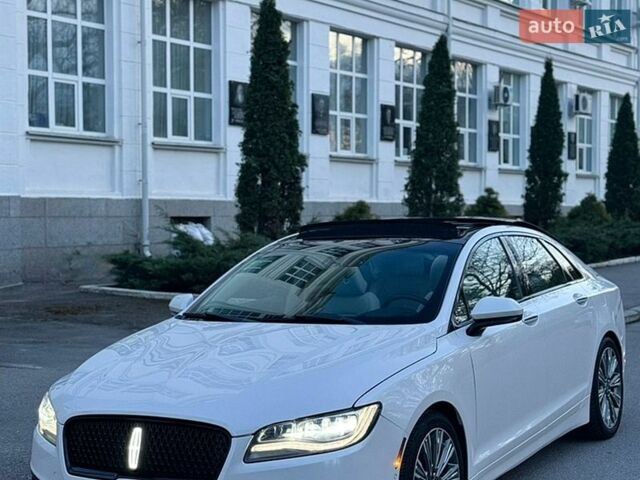 Белый Линкольн МКЗ, объемом двигателя 2 л и пробегом 35 тыс. км за 23499 $, фото 1 на Automoto.ua