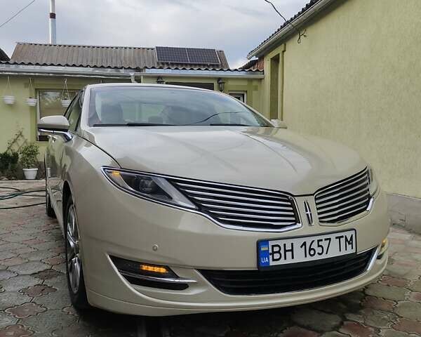 Бежевый Линкольн МКЗ, объемом двигателя 2 л и пробегом 132 тыс. км за 10000 $, фото 1 на Automoto.ua