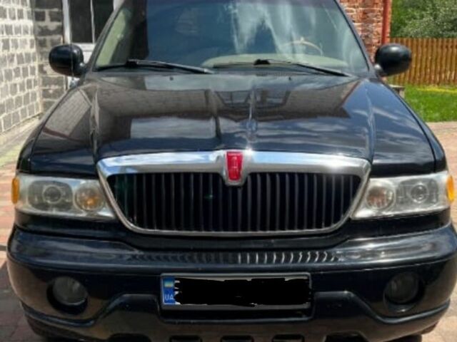 Черный Линкольн Навигатор, объемом двигателя 0 л и пробегом 184 тыс. км за 11800 $, фото 1 на Automoto.ua
