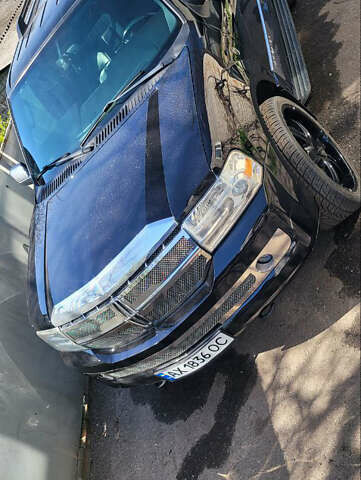 Чорний Лінкольн Navigator, об'ємом двигуна 5.4 л та пробігом 130 тис. км за 17000 $, фото 1 на Automoto.ua