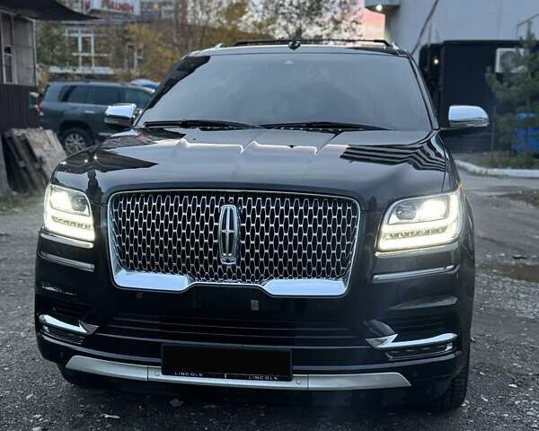 Черный Линкольн Навигатор, объемом двигателя 3.5 л и пробегом 121 тыс. км за 58000 $, фото 1 на Automoto.ua
