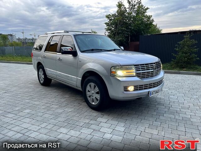 Сірий Лінкольн Navigator, об'ємом двигуна 5.4 л та пробігом 250 тис. км за 18000 $, фото 1 на Automoto.ua