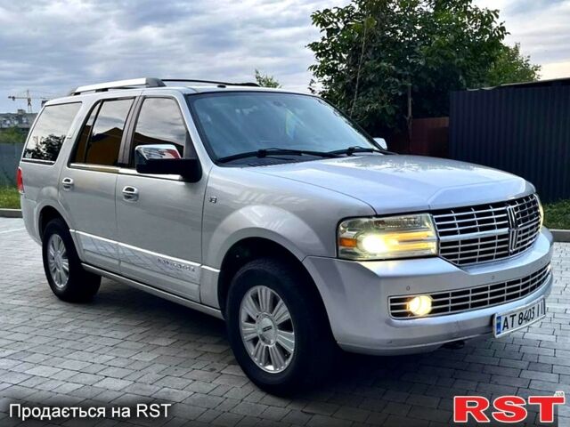 Сірий Лінкольн Navigator, об'ємом двигуна 5.4 л та пробігом 200 тис. км за 19999 $, фото 1 на Automoto.ua
