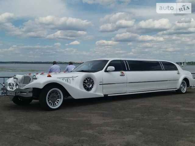 Білий Лінкольн Town Car, об'ємом двигуна 4.6 л та пробігом 100 тис. км за 10000 $, фото 1 на Automoto.ua