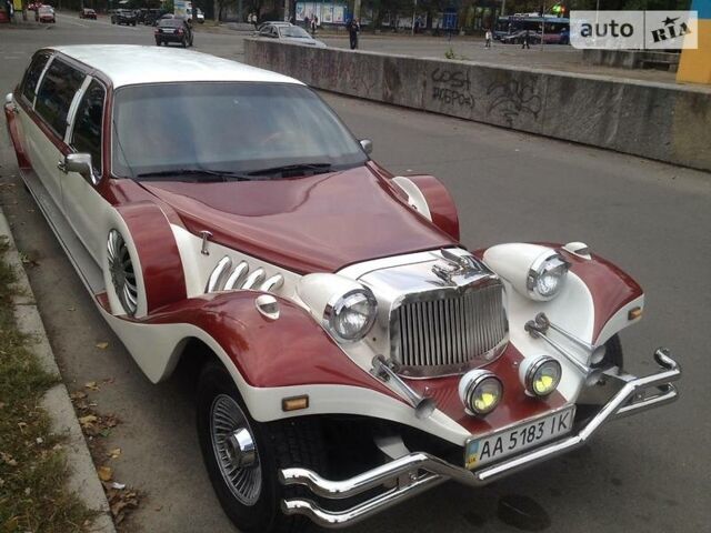 Білий Лінкольн Town Car, об'ємом двигуна 4.6 л та пробігом 280 тис. км за 9500 $, фото 1 на Automoto.ua