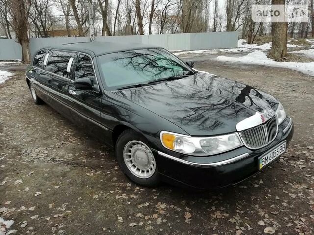 Чорний Лінкольн Town Car, об'ємом двигуна 4.6 л та пробігом 200 тис. км за 8000 $, фото 1 на Automoto.ua