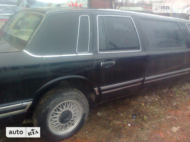 Чорний Лінкольн Town Car, об'ємом двигуна 0 л та пробігом 1 тис. км за 2999 $, фото 1 на Automoto.ua