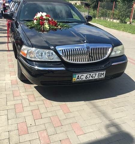 Чорний Лінкольн Town Car, об'ємом двигуна 4.6 л та пробігом 200 тис. км за 11500 $, фото 1 на Automoto.ua