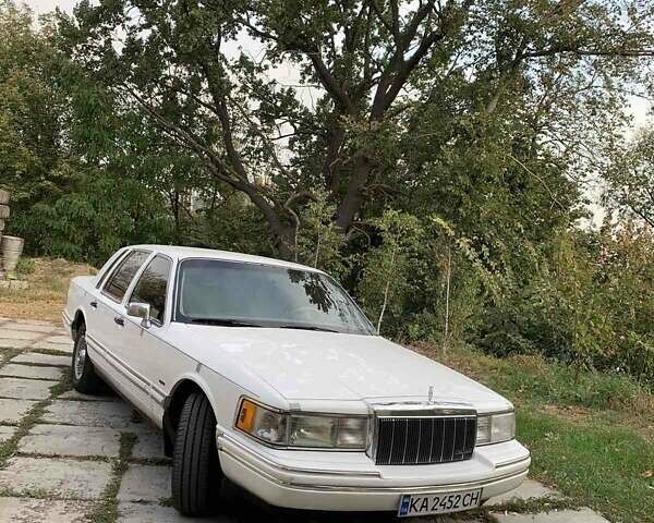 Линкольн Таун Кар, объемом двигателя 4.6 л и пробегом 200 тыс. км за 8500 $, фото 1 на Automoto.ua