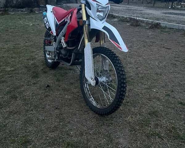 Красный Лонкин 250CC, объемом двигателя 0 л и пробегом 4 тыс. км за 1550 $, фото 1 на Automoto.ua