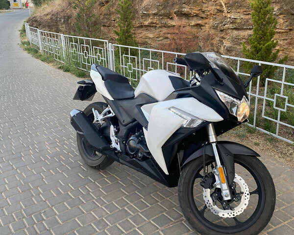 Лонкин LX 250GS-2A, объемом двигателя 0.25 л и пробегом 4 тыс. км за 1500 $, фото 1 на Automoto.ua