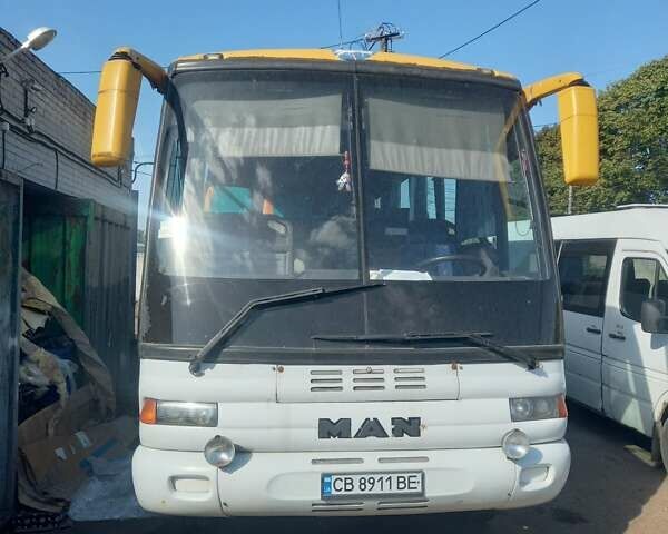 Белый МАН 10.220, объемом двигателя 6.87 л и пробегом 500 тыс. км за 8000 $, фото 1 на Automoto.ua