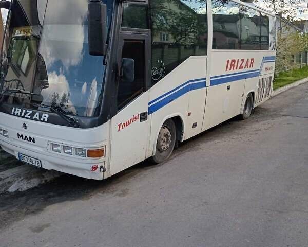 Белый МАН 11.230, объемом двигателя 6.87 л и пробегом 300 тыс. км за 11000 $, фото 1 на Automoto.ua