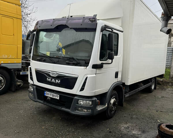 Белый МАН 12.220, объемом двигателя 0 л и пробегом 327 тыс. км за 31500 $, фото 1 на Automoto.ua