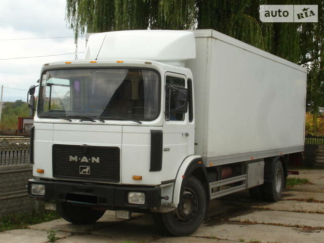 Белый МАН 18.220, объемом двигателя 6.9 л и пробегом 490 тыс. км за 4500 $, фото 1 на Automoto.ua
