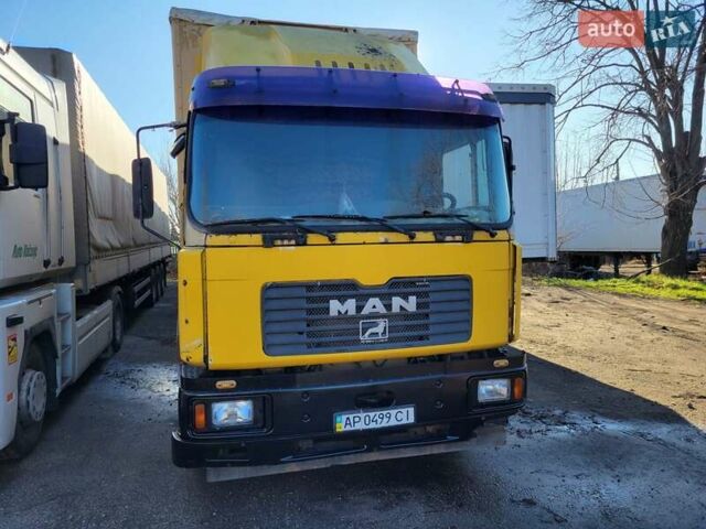 Желтый МАН 18.220, объемом двигателя 6.9 л и пробегом 742 тыс. км за 8000 $, фото 1 на Automoto.ua