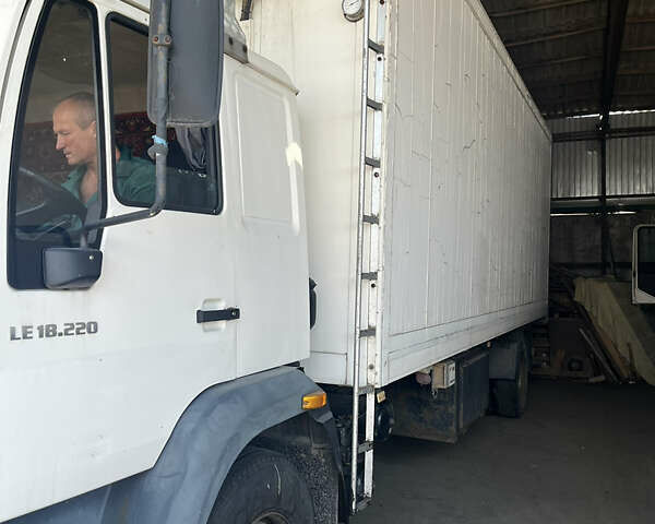 Белый МАН 18.225, объемом двигателя 6.9 л и пробегом 800 тыс. км за 17000 $, фото 1 на Automoto.ua