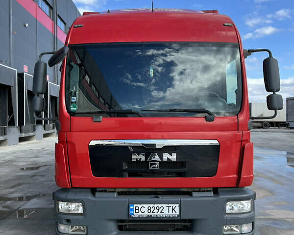 Красный МАН ЛЕ 8.220, объемом двигателя 4.6 л и пробегом 399 тыс. км за 28900 $, фото 1 на Automoto.ua