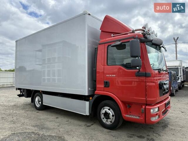 Красный МАН ТГЛ, объемом двигателя 4.6 л и пробегом 219 тыс. км за 25900 $, фото 1 на Automoto.ua