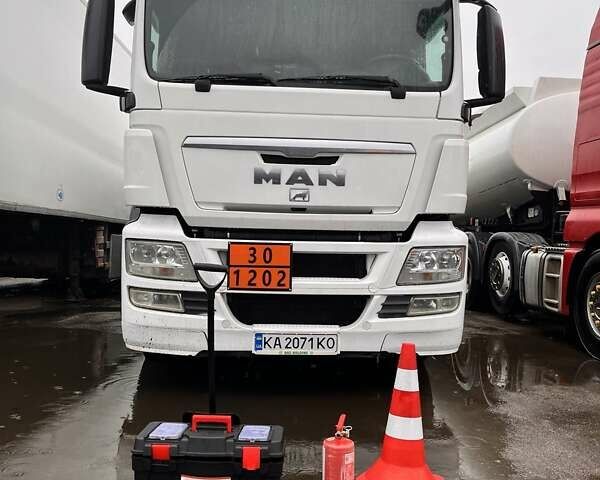 Белый МАН ТГС, объемом двигателя 12.42 л и пробегом 900 тыс. км за 17500 $, фото 1 на Automoto.ua