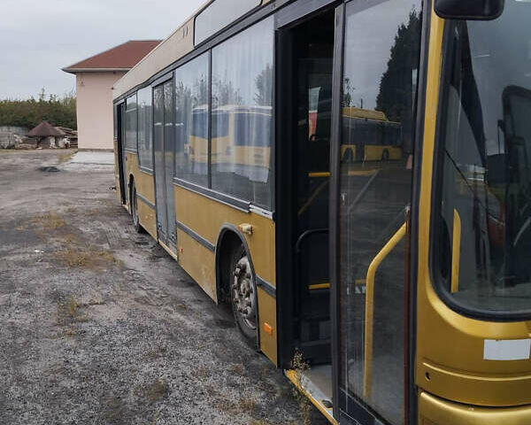 Желтый МАН NL 202, объемом двигателя 6.87 л и пробегом 650 тыс. км за 5600 $, фото 1 на Automoto.ua