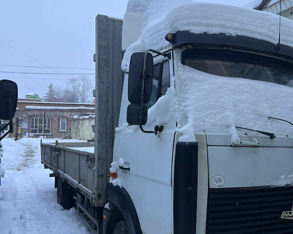 Белый МАЗ 437040, объемом двигателя 4.75 л и пробегом 300 тыс. км за 3400 $, фото 1 на Automoto.ua