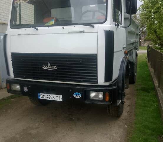 Белый МАЗ 555102, объемом двигателя 11.15 л и пробегом 350 тыс. км за 12800 $, фото 1 на Automoto.ua