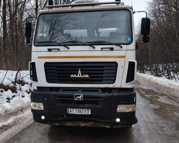 Белый МАЗ 6516В8, объемом двигателя 0 л и пробегом 320 тыс. км за 37500 $, фото 1 на Automoto.ua