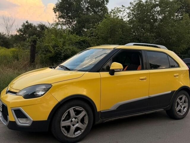 Жовтий МГ 3 Крос, об'ємом двигуна 1.5 л та пробігом 64 тис. км за 7000 $, фото 1 на Automoto.ua