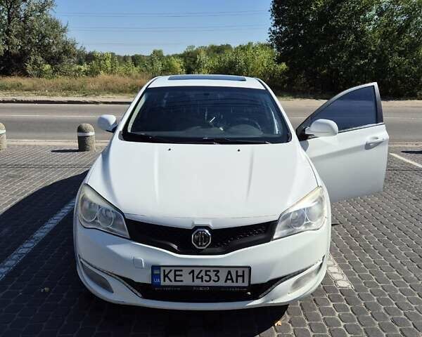 Белый МГ 350, объемом двигателя 1.5 л и пробегом 129 тыс. км за 5500 $, фото 1 на Automoto.ua