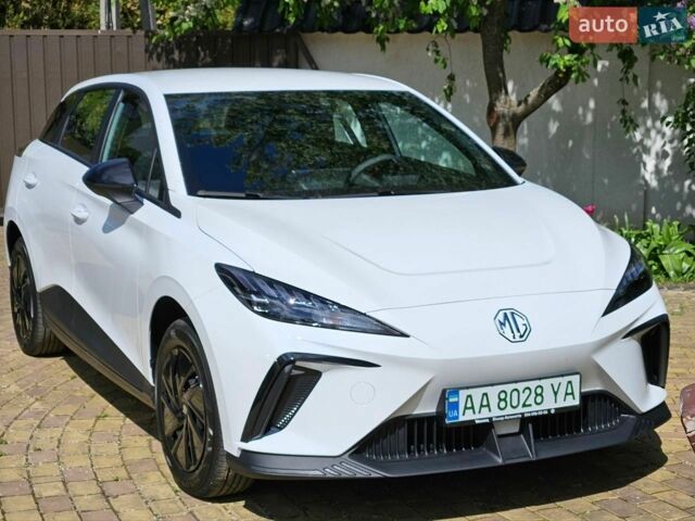 Белый МГ 4, объемом двигателя 0 л и пробегом 41 тыс. км за 17000 $, фото 1 на Automoto.ua