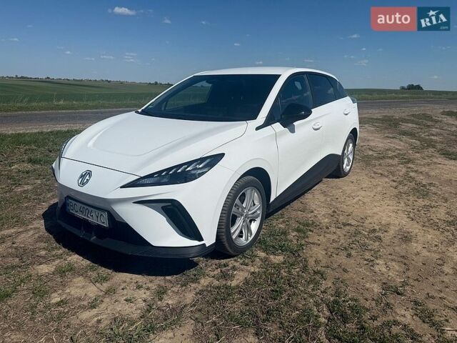 Белый МГ 4, объемом двигателя 0 л и пробегом 10 тыс. км за 17200 $, фото 1 на Automoto.ua