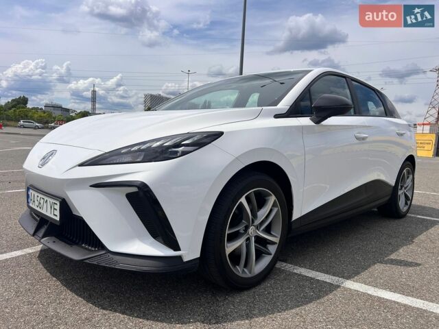 Белый МГ 4, объемом двигателя 0 л и пробегом 38 тыс. км за 18000 $, фото 1 на Automoto.ua