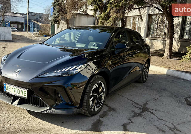 Черный МГ 4, объемом двигателя 0 л и пробегом 16 тыс. км за 17000 $, фото 1 на Automoto.ua