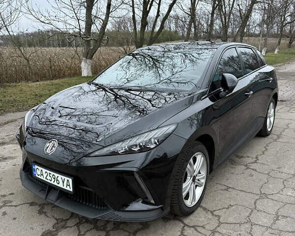 Черный МГ 4, объемом двигателя 0 л и пробегом 70 тыс. км за 16500 $, фото 1 на Automoto.ua