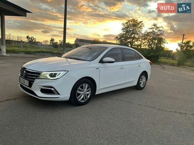 Белый МГ 5, объемом двигателя 1.5 л и пробегом 39 тыс. км за 9900 $, фото 1 на Automoto.ua
