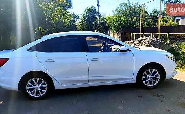 Белый МГ 5, объемом двигателя 1.5 л и пробегом 35 тыс. км за 14500 $, фото 1 на Automoto.ua