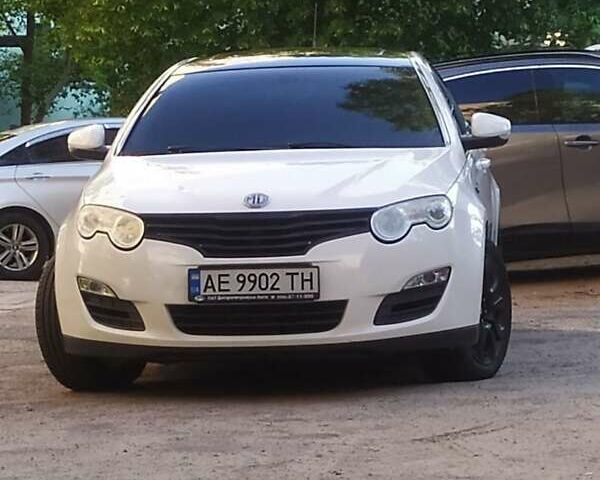 Белый МГ 550, объемом двигателя 1.8 л и пробегом 172 тыс. км за 6500 $, фото 1 на Automoto.ua