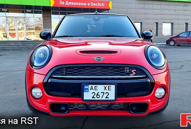 Червоний Міні Cabrio, об'ємом двигуна 2 л та пробігом 32 тис. км за 13300 $, фото 1 на Automoto.ua