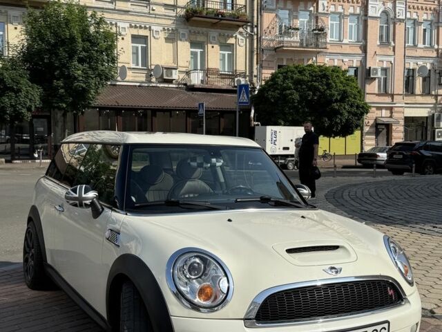 Белый Мини Клабмен, объемом двигателя 1.6 л и пробегом 186 тыс. км за 8500 $, фото 1 на Automoto.ua