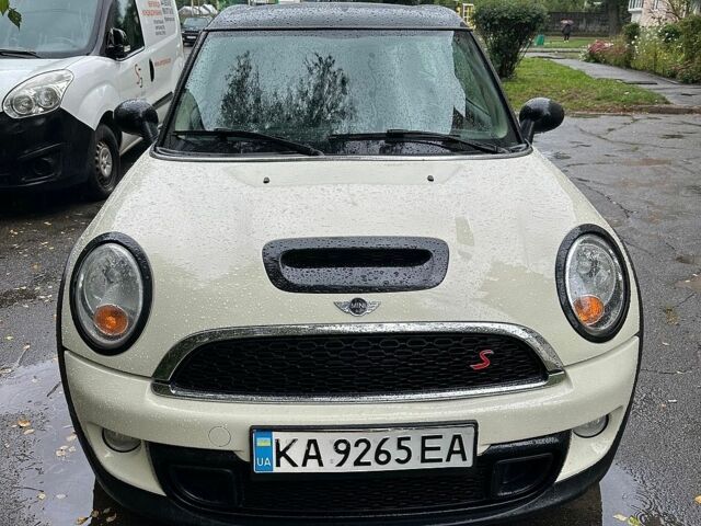 Білий Міні Клубмен, об'ємом двигуна 1.6 л та пробігом 167 тис. км за 7900 $, фото 1 на Automoto.ua