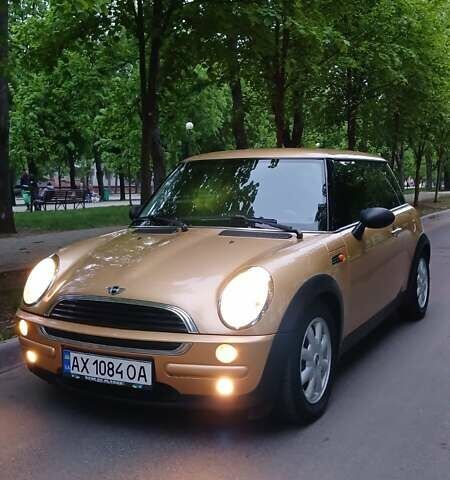 Жовтий Міні Clubman, об'ємом двигуна 1.6 л та пробігом 200 тис. км за 6200 $, фото 1 на Automoto.ua