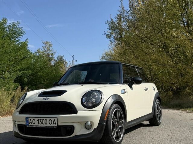Білий Міні Cooper S, об'ємом двигуна 1.6 л та пробігом 168 тис. км за 6425 $, фото 1 на Automoto.ua