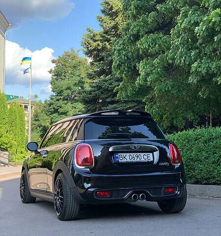 Чорний Міні Cooper S, об'ємом двигуна 2 л та пробігом 50 тис. км за 17500 $, фото 1 на Automoto.ua