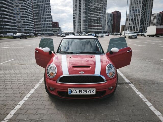 Червоний Міні Cooper S, об'ємом двигуна 1.6 л та пробігом 200 тис. км за 6703 $, фото 1 на Automoto.ua