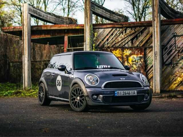 Серый Мини Купер С, объемом двигателя 1.6 л и пробегом 160 тыс. км за 8500 $, фото 1 на Automoto.ua