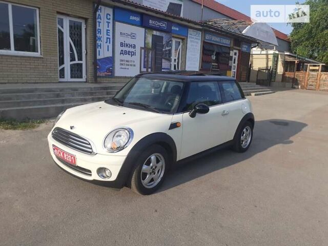 Білий Міні Cooper, об'ємом двигуна 1.6 л та пробігом 176 тис. км за 7200 $, фото 1 на Automoto.ua